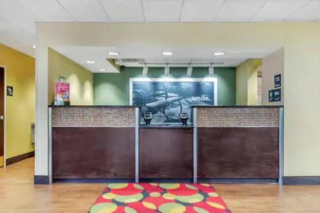 Hampton Inn Брукхейвън Екстериор снимка