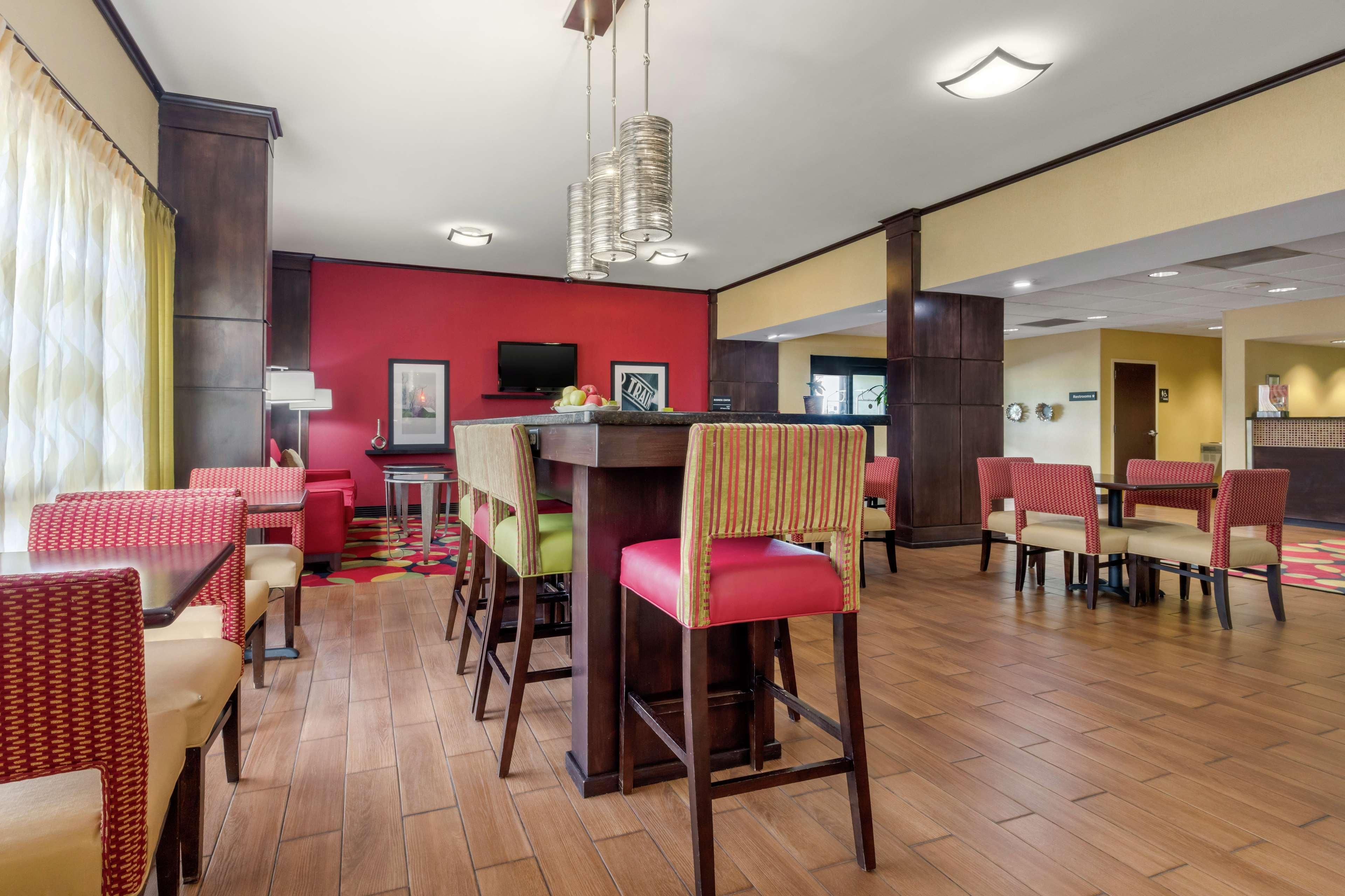 Hampton Inn Брукхейвън Екстериор снимка