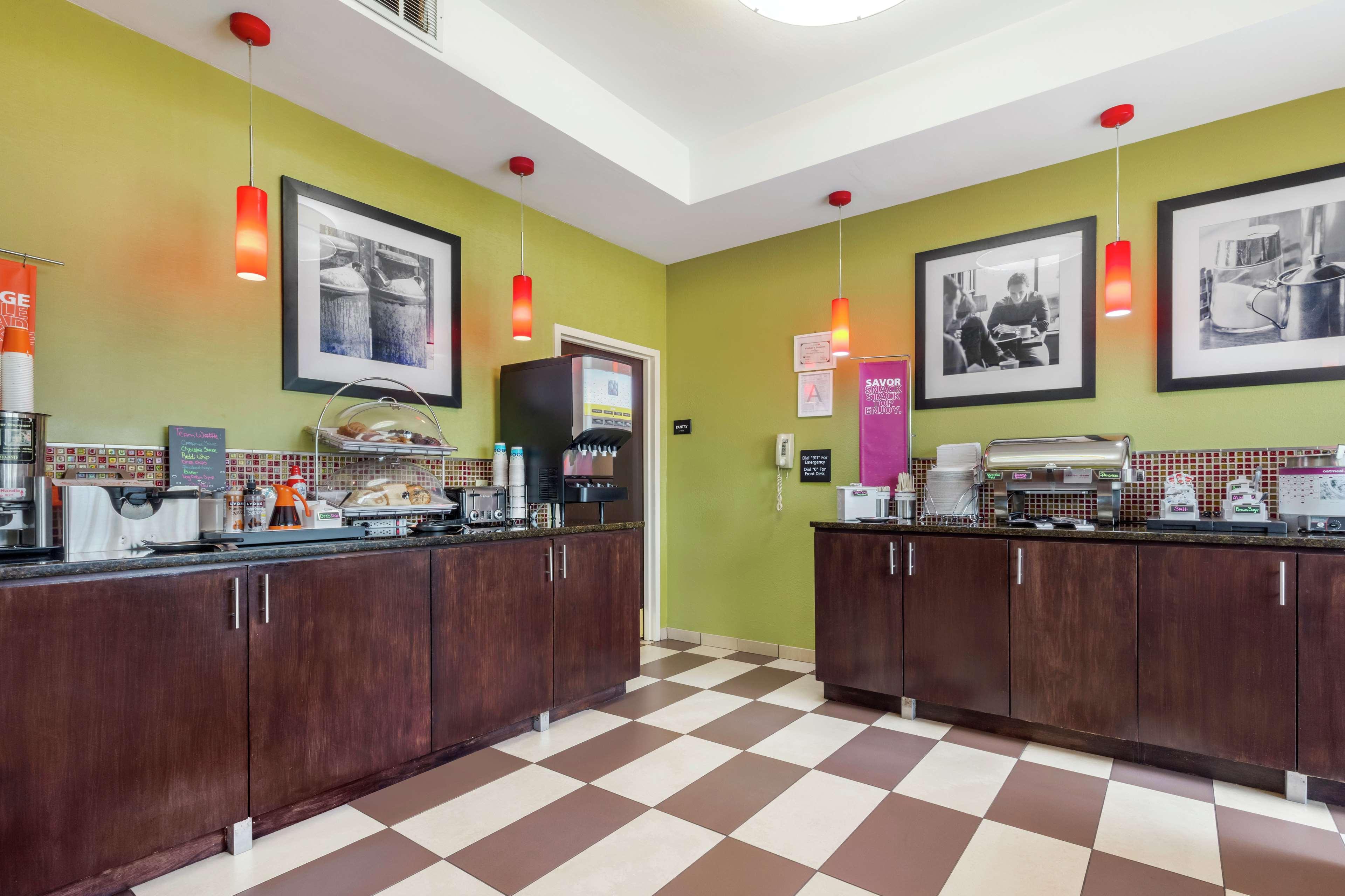 Hampton Inn Брукхейвън Екстериор снимка