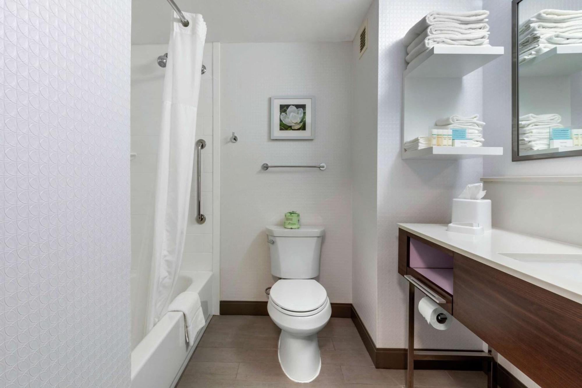 Hampton Inn Брукхейвън Екстериор снимка