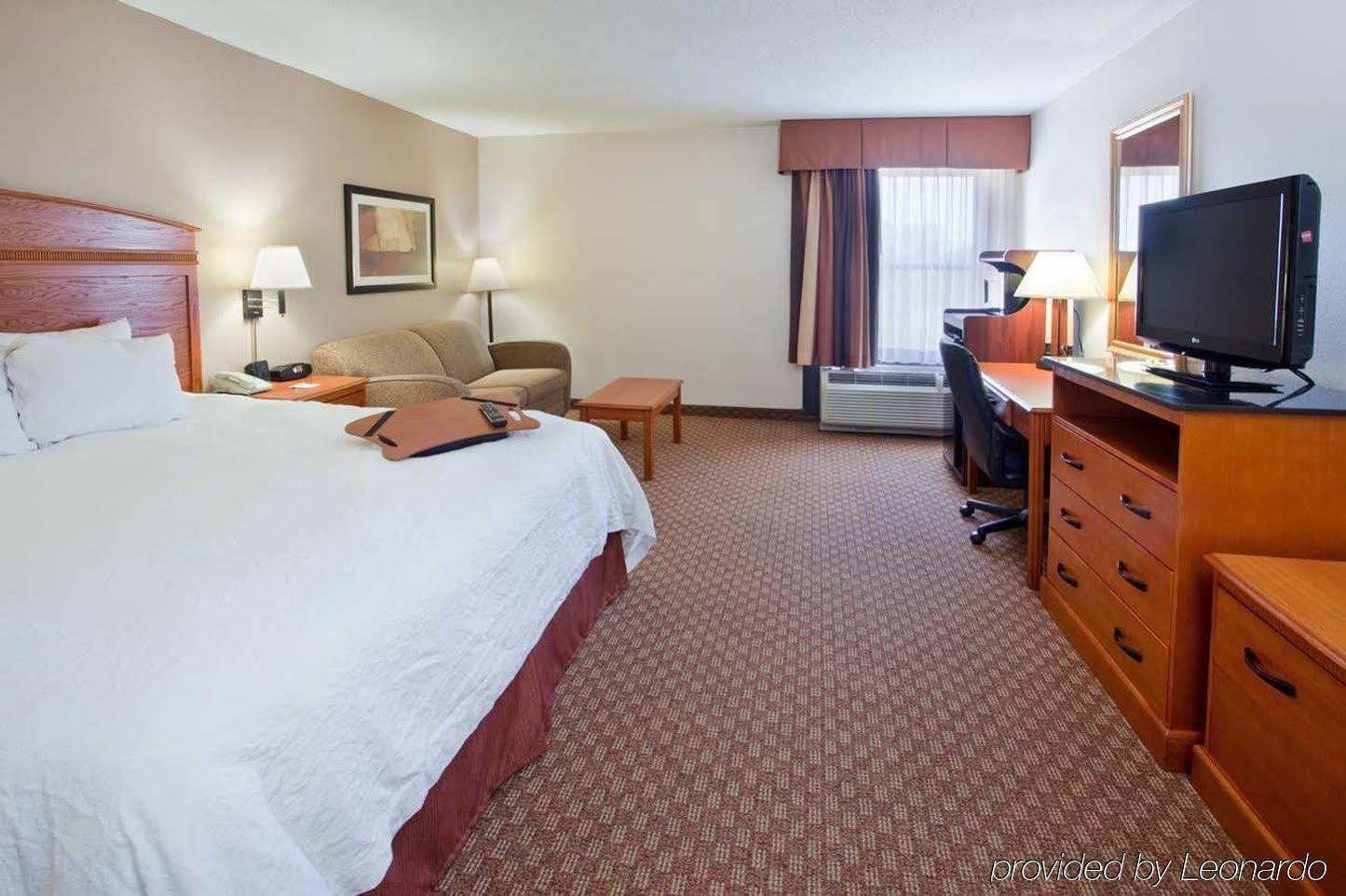 Hampton Inn Брукхейвън Екстериор снимка